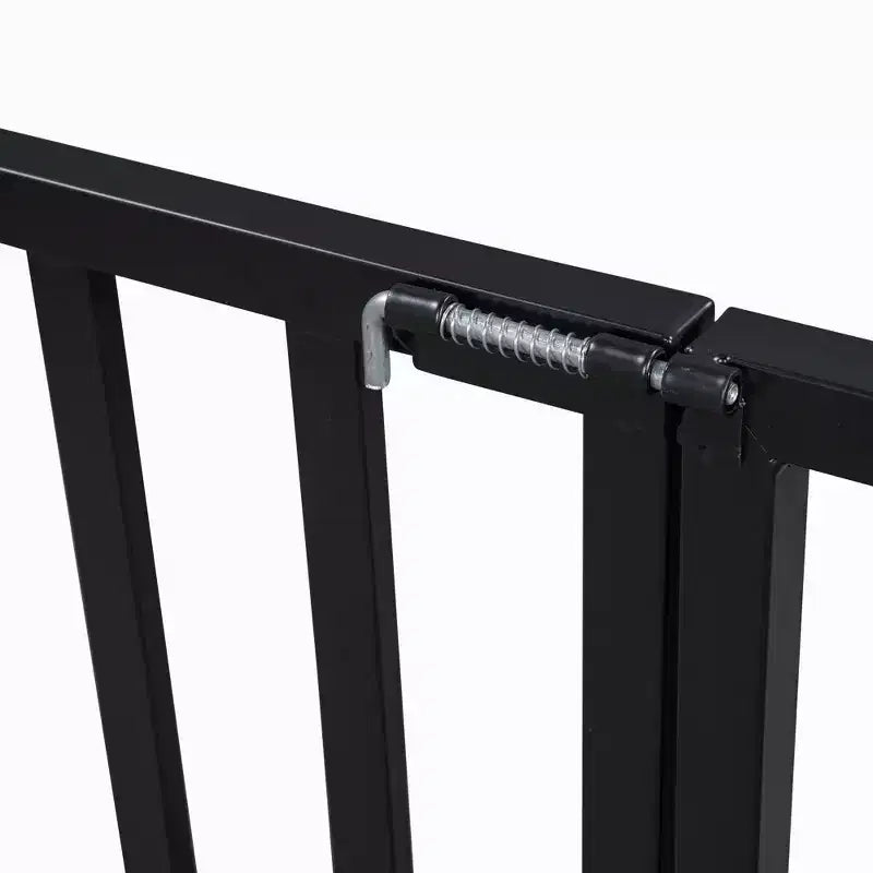 Letto a terra in metallo a forma di casetta bianco e nero con porta e ringhiere per bambini e ragazzi