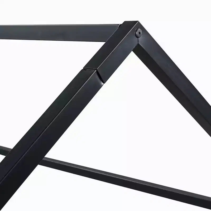 Letto a terra in metallo a forma di casetta bianco e nero con porta e ringhiere per bambini e ragazzi