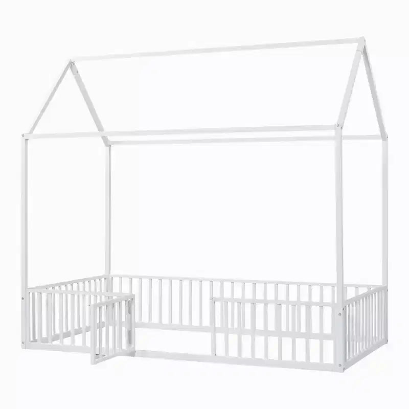 Letto a terra in metallo a forma di casetta bianco e nero con porta e ringhiere per bambini e ragazzi
